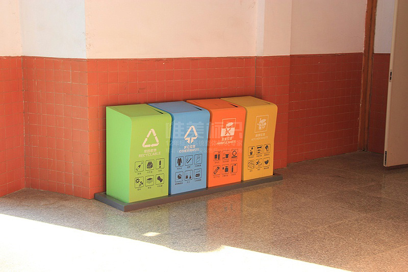 學(xué)校分類(lèi)垃圾箱制作